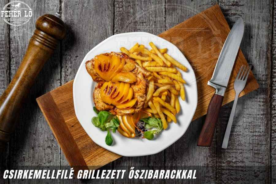 Csirkemellfilé grillezett őszibarackkal 2